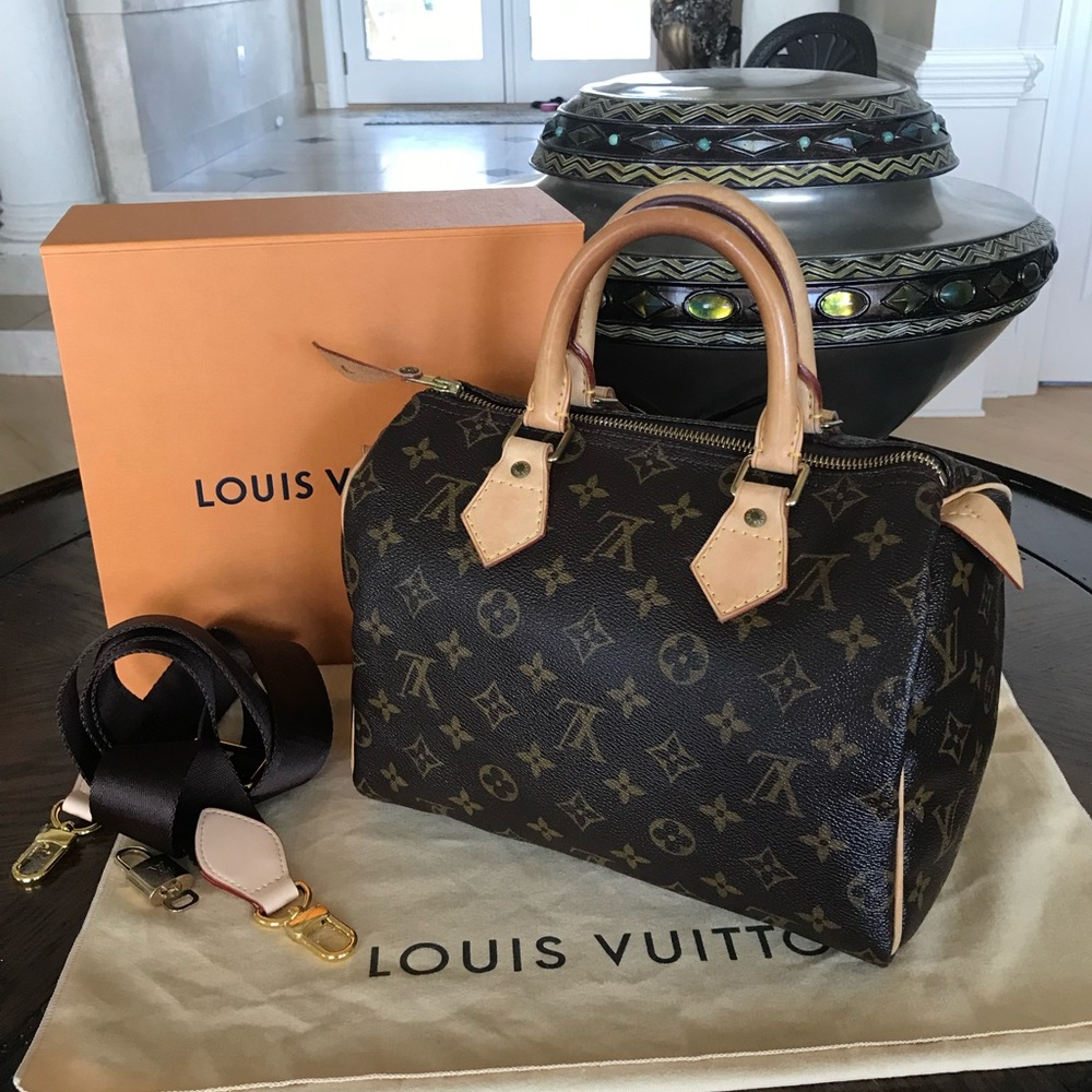 Excellent Louis Vuitton Monogram Speedy 25 with Strap